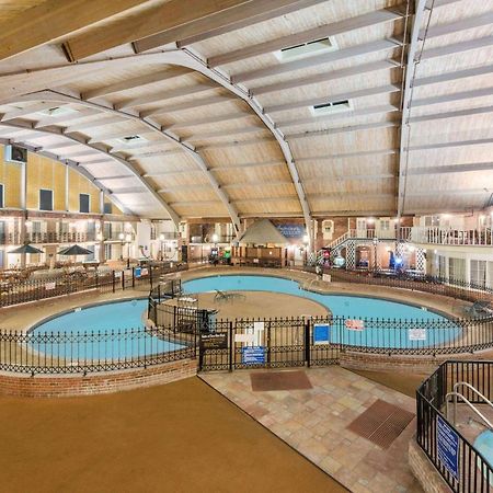Howard Johnson By Wyndham Burlington Exterior photo