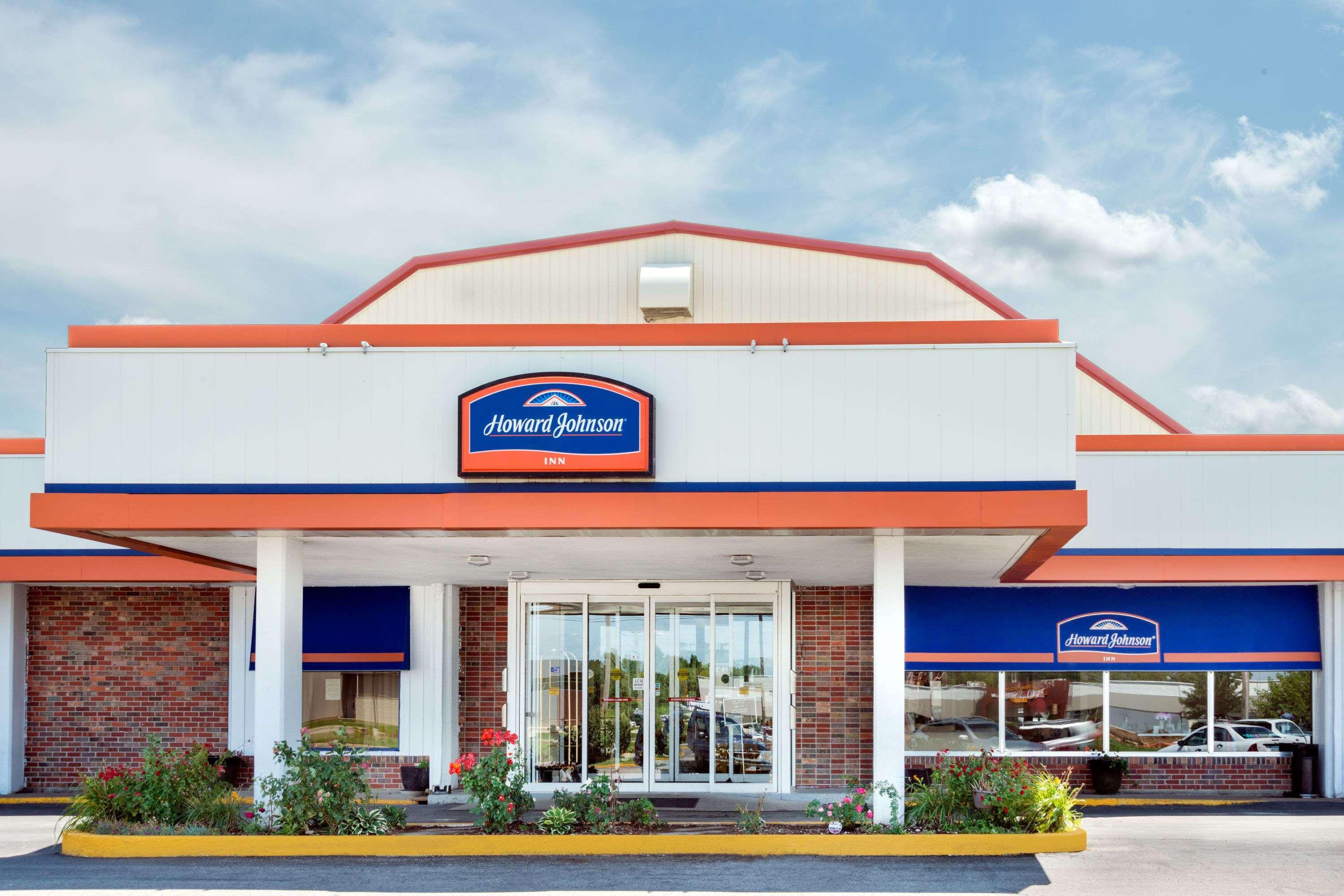 Howard Johnson By Wyndham Burlington Exterior photo