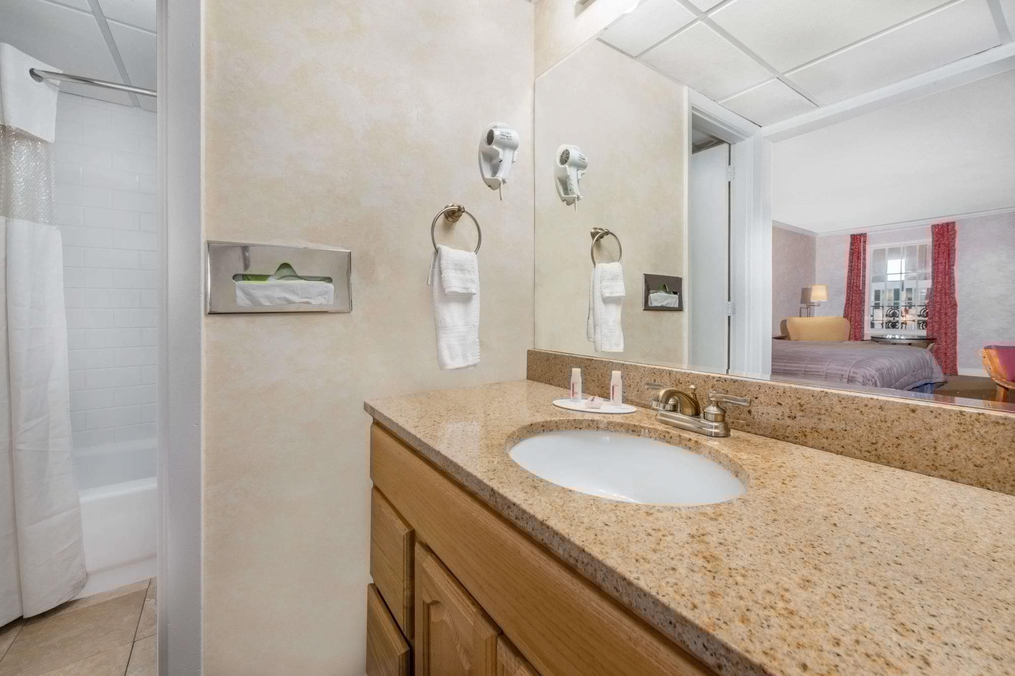 Howard Johnson By Wyndham Burlington Exterior photo